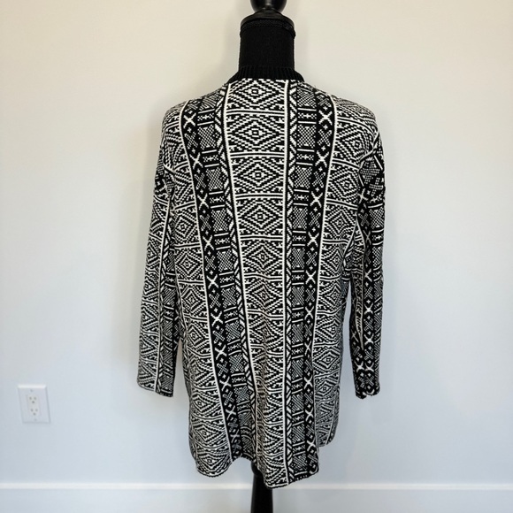 Old Navy Black & White Aztec Cotton Knit Front Open Cardigan (Small) - Picture 4 of 6